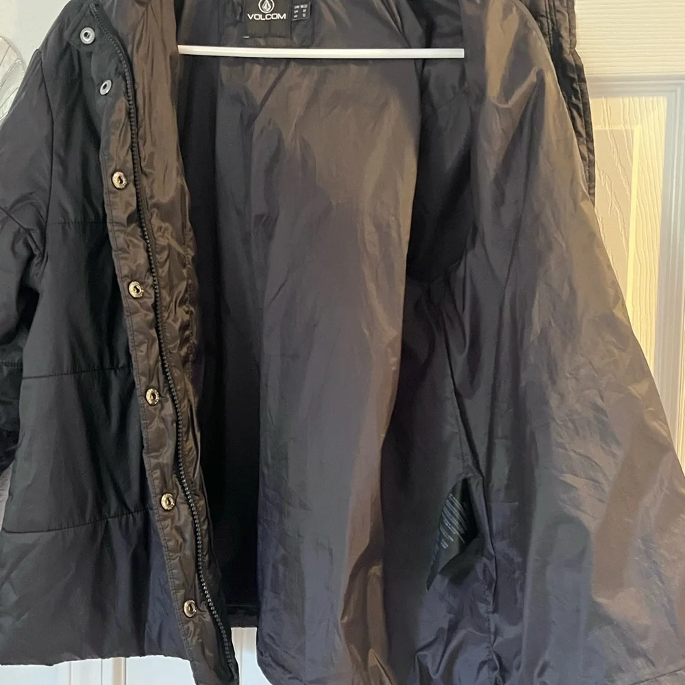 Women's Volcom Black Puffer Jacket - Picture 6 of 7